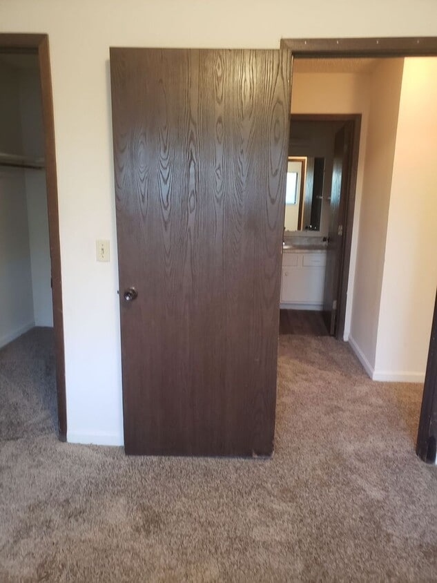 Building Photo - Charming 1BR Apartment – Minutes from Nash...
