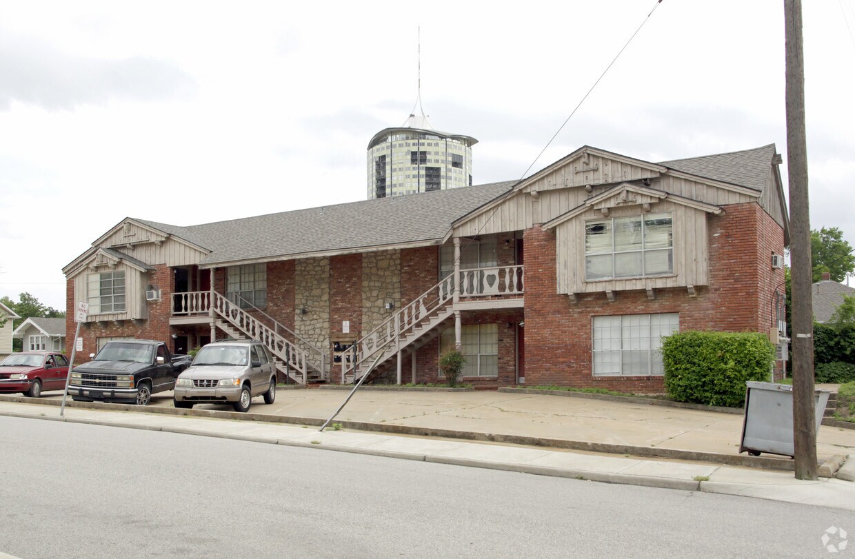 Building Photo - Olde English Apartments