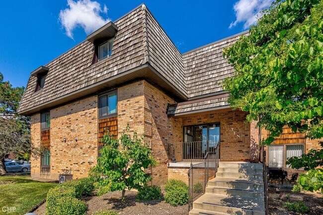 Building Photo - 10 Oak Creek Dr