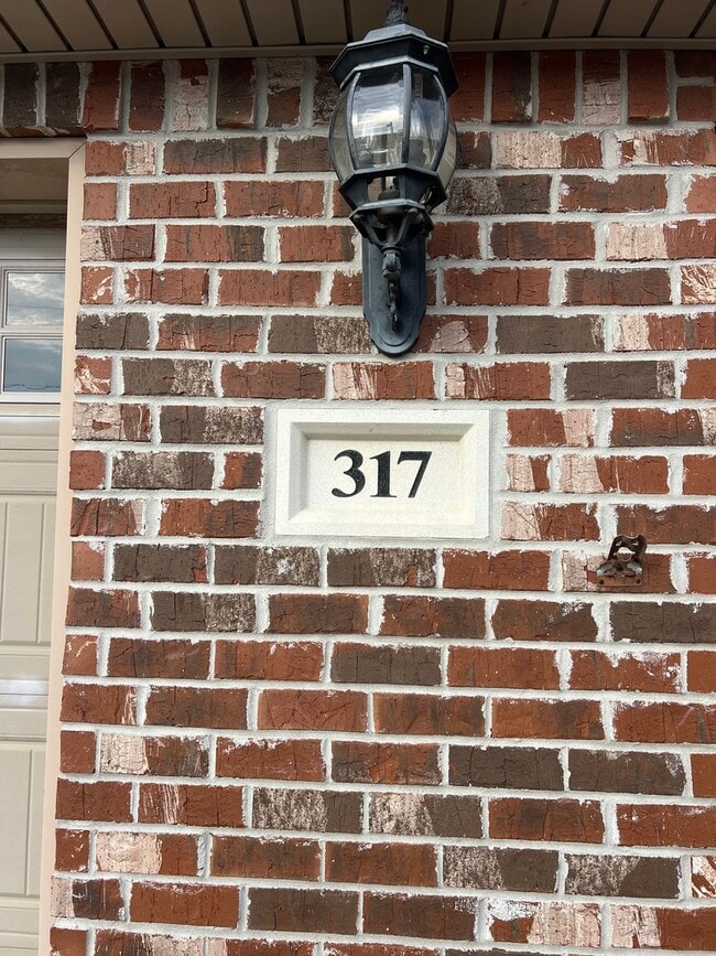 Building Photo - 317 Barbara Dr