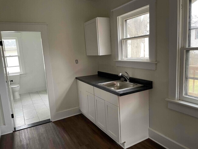 Foto del edificio - 1045 N Main St