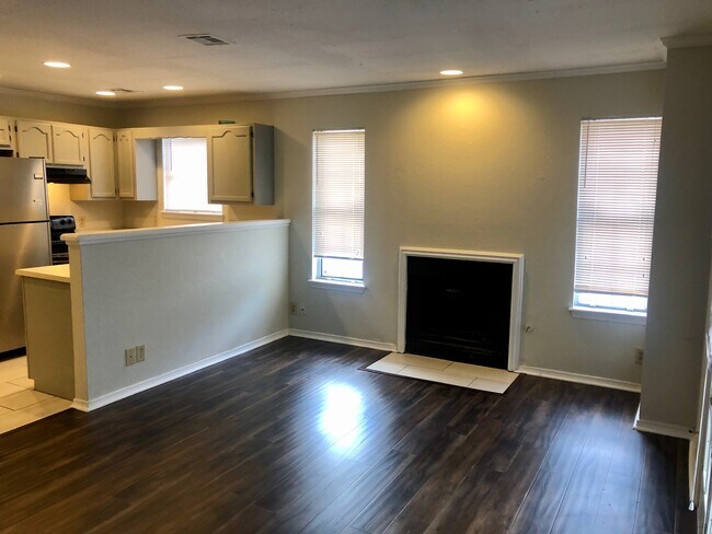 Foto del edificio - 2463 E 10th St