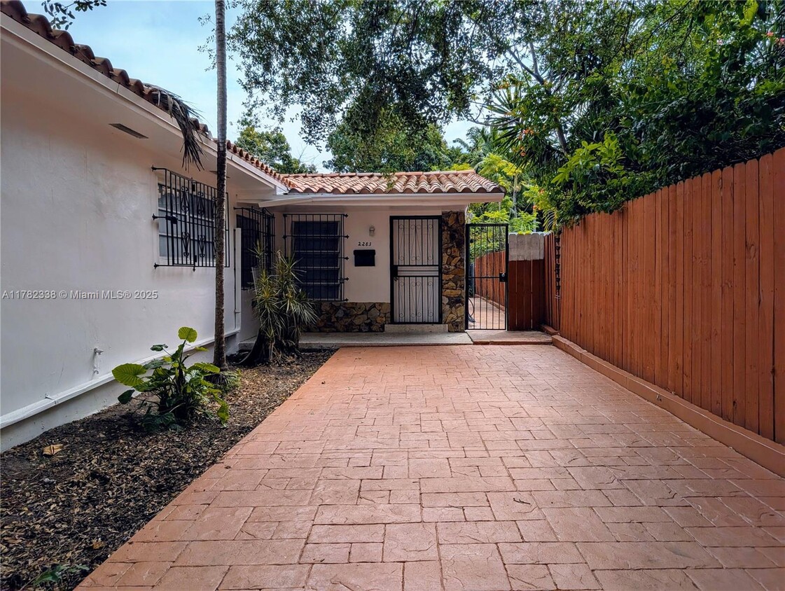 Primary Photo - 2283 SW 16th Ct