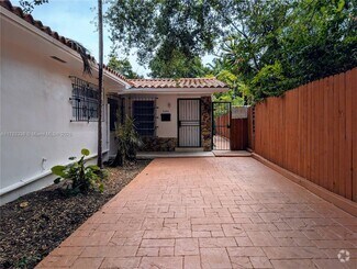 Building Photo - 2283 SW 16th Ct