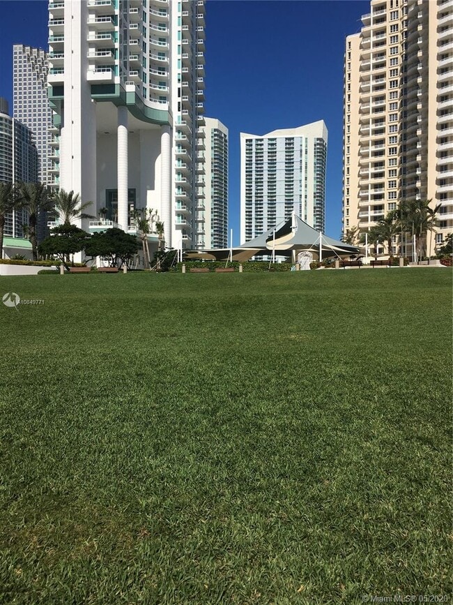 Building Photo - 540 Brickell Key Dr