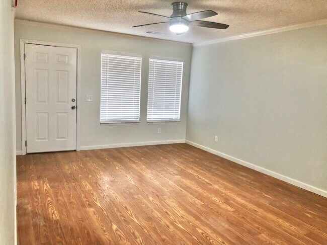 Sala de estar - 1015 Coleman St SW