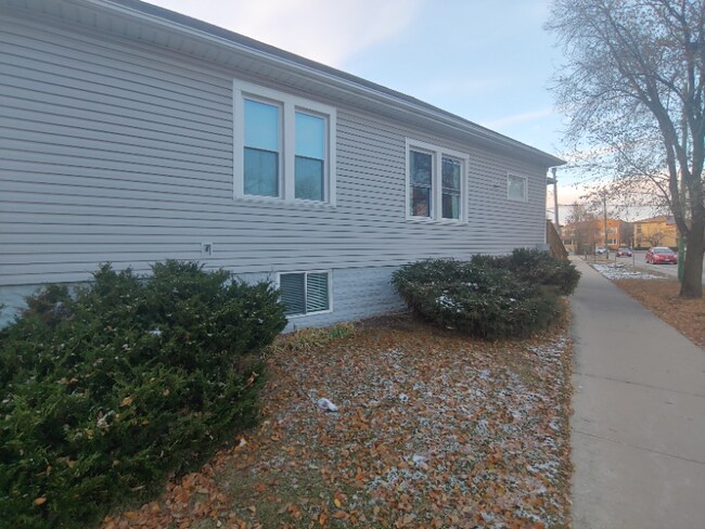 Foto del edificio - 5608 W Higgins Ave