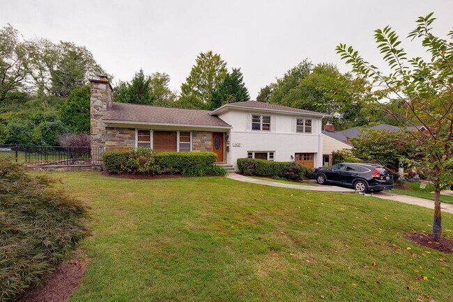 Foto del edificio - Furnished, Detached Home in Bethesda Alta Vista Available Short-term through May 2026