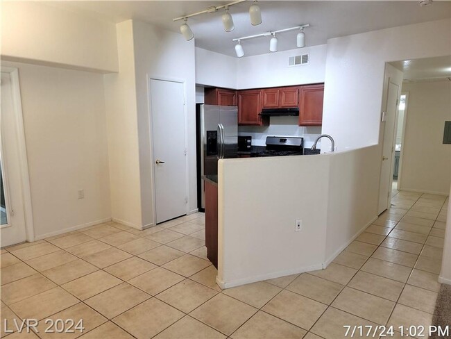 Building Photo - WOW 3 BED CONDO IN SILVERADO RANCH AREA!