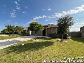 Building Photo - 2118 Silver Maple