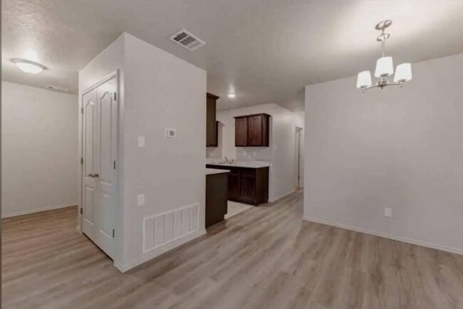 Building Photo - 613 Lost Trl