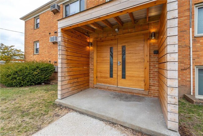 Building Photo - 6397 Kingsdale Blvd