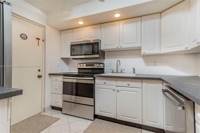 Foto del edificio - 2322 S Cypress Bend Dr