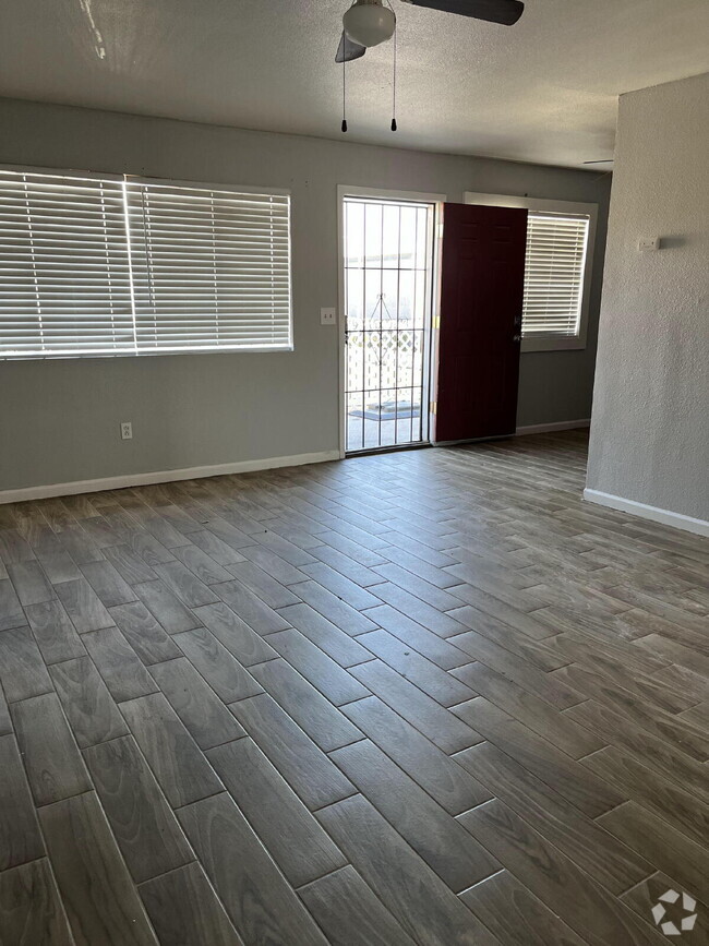 Building Photo - 8108 N 33rd Dr