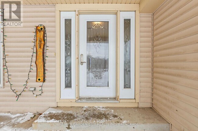 Building Photo - 101 Moffatt St