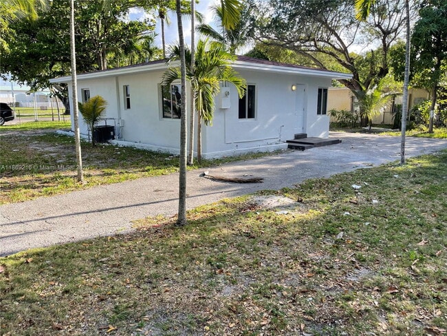 Foto del edificio - 771 NE 137th St