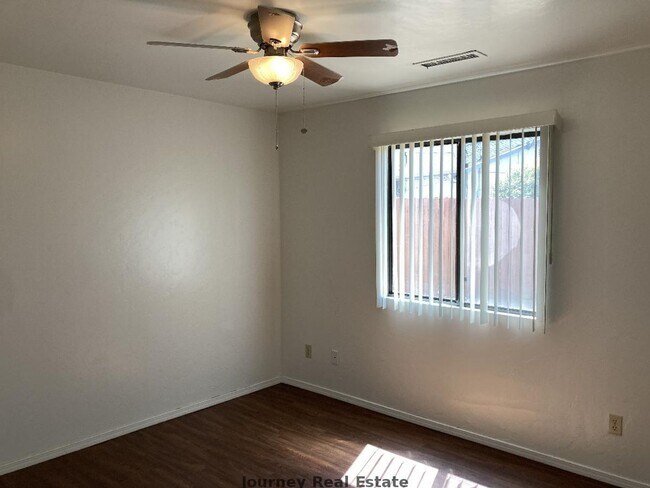 Foto del edificio - 3183 N Truwood Dr