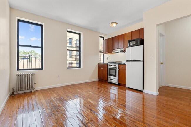 Building Photo - 150 W 140th St