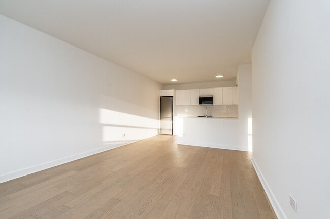 Photo du bâtiment - 111 Lawton Blvd