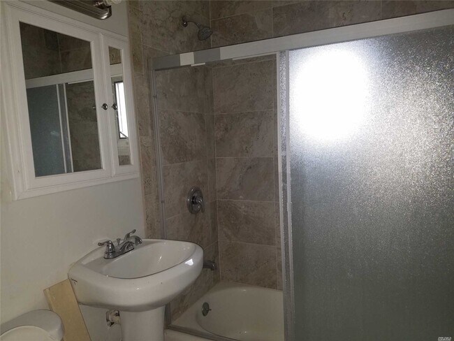 Foto del edificio - 556 Hawkins Rd