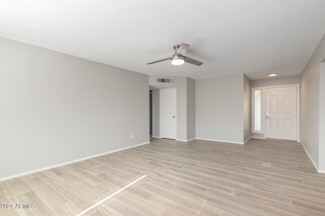Foto del edificio - 7249 W Medlock Dr