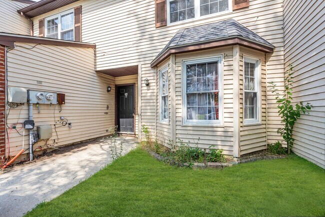 Foto del edificio - 56 Hopewell Ln