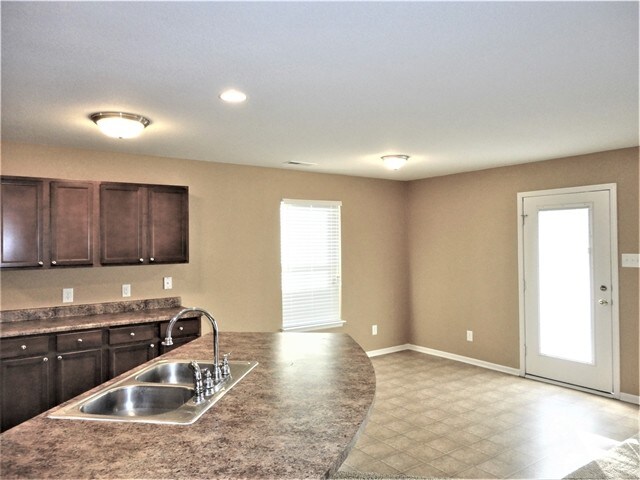 Foto del edificio - 15449 Harmon Pl