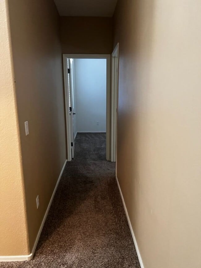 Foto del edificio - 4 BEDROOM HOME IN POWER RANCH