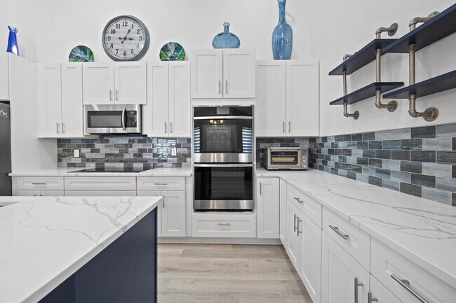 Building Photo - 10761 Pelican Dr
