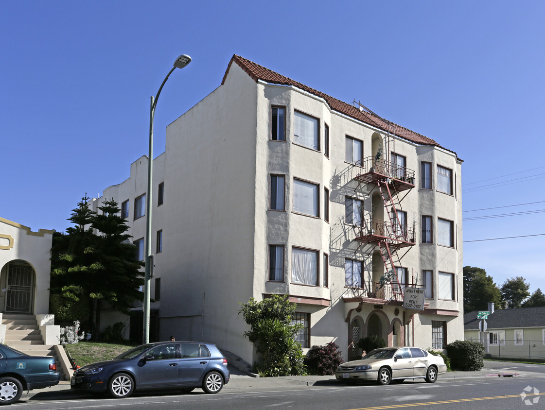 Building Photo - Bancroft Fairfax Apartments