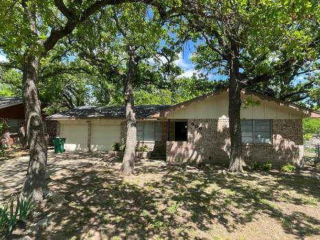 Foto principal - Lovely 3 bedroom home in established, quie...