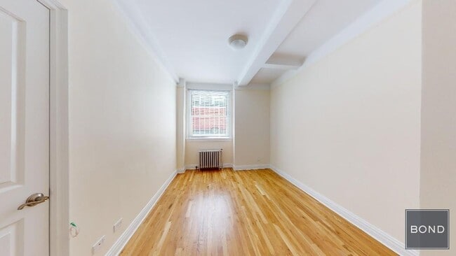 Foto del edificio - 25 E 10th St