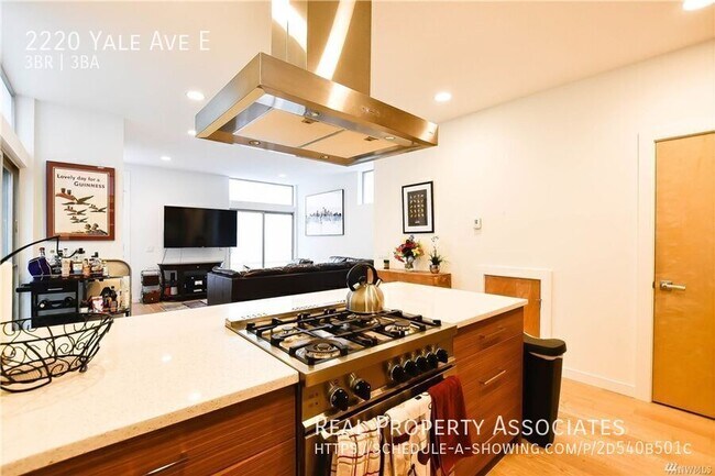 Foto del edificio - 2220 Yale Ave. E.