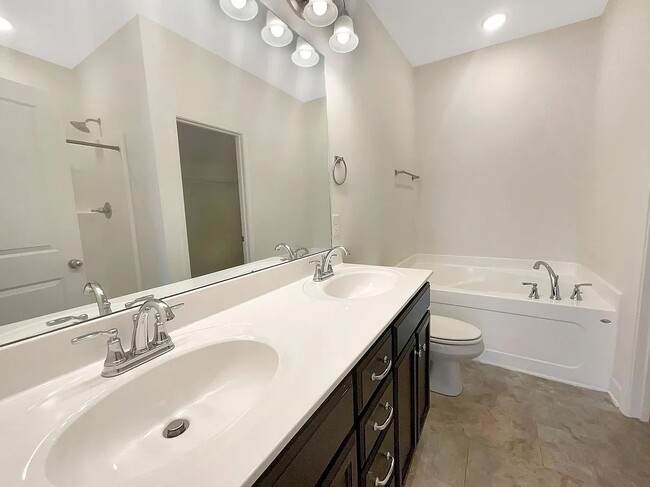 Building Photo - 4443 Chusto Dr
