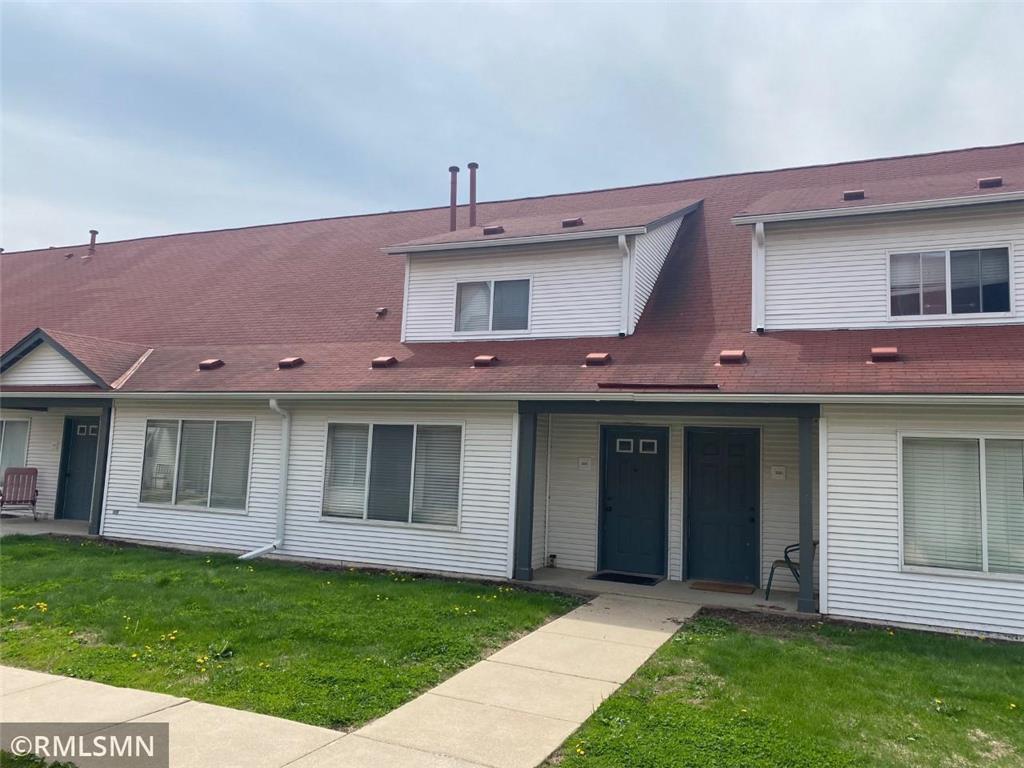 Building Photo - 15300 Greenhaven Ln