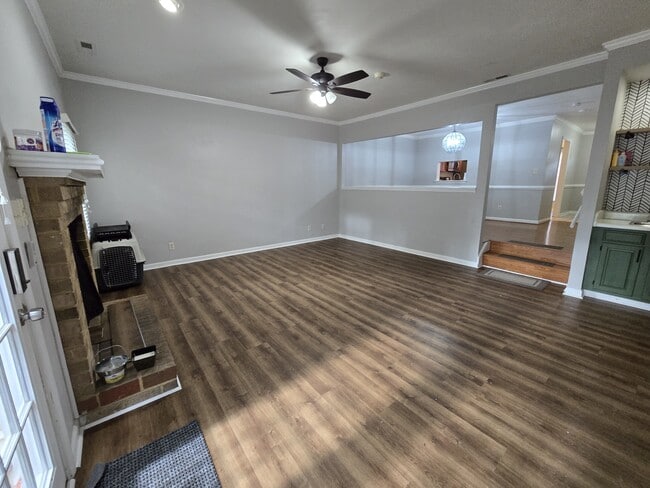Building Photo - 166 Majestic Cir
