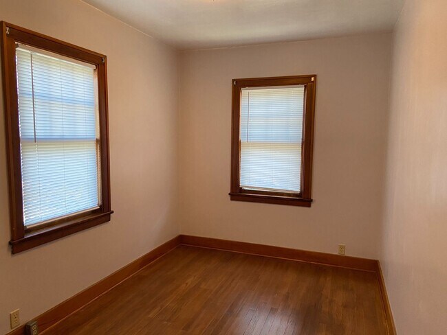 Building Photo - 2 br, 1 bath House - 815 Division Street