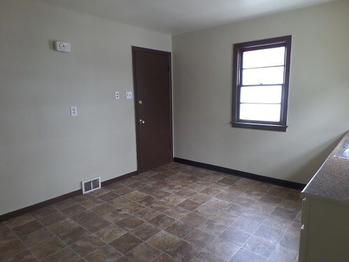 Building Photo - 417 24th St