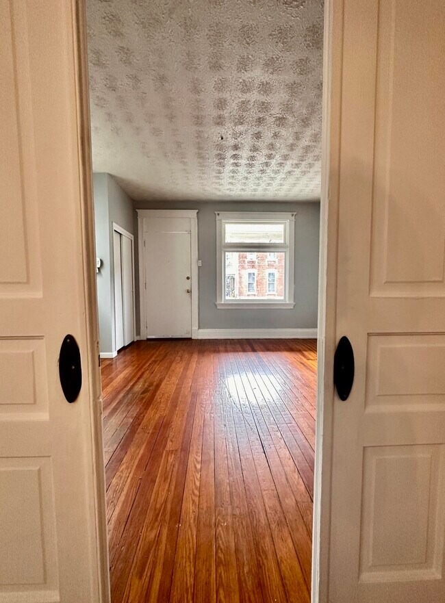 Foto del edificio - 410 E 17th St