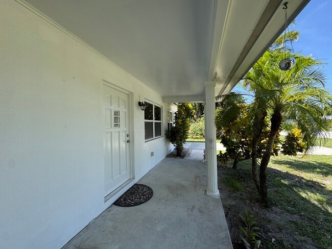 Building Photo - 2555 Granada Ave