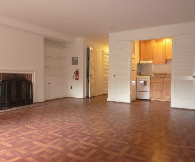 Building Photo - 412 4th St SE