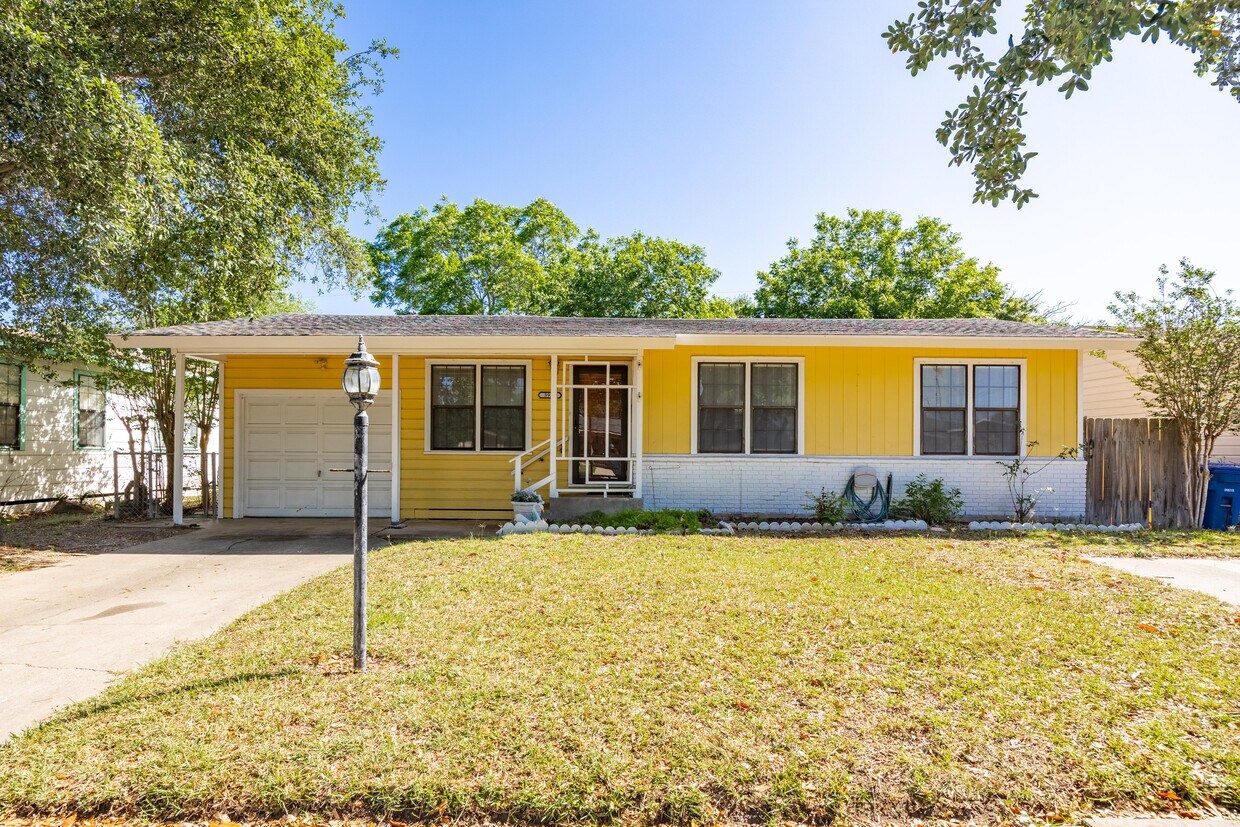 Primary Photo - 3930 Pyle Dr