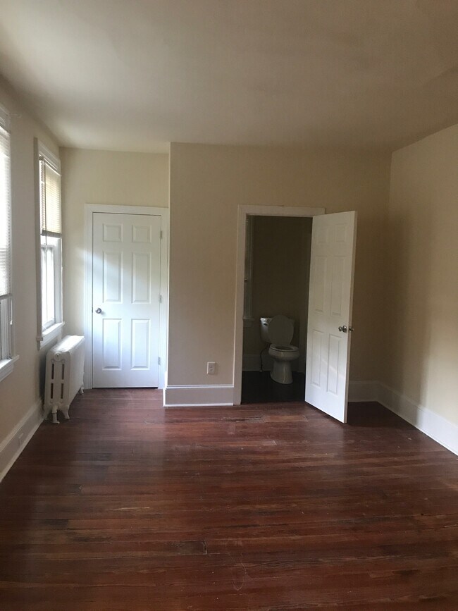 Large bedroom with private bath - 402 Lippincott Ave