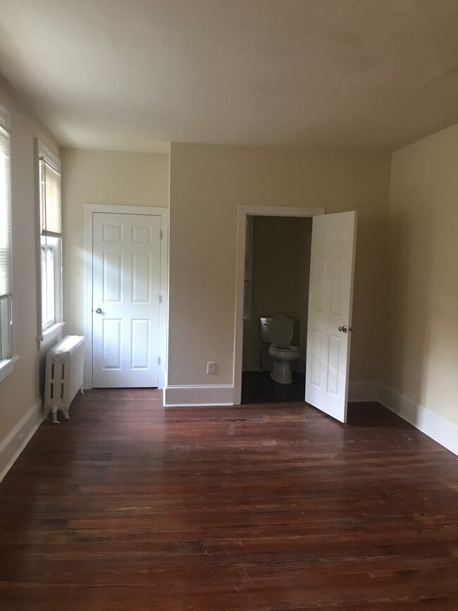 Large bedroom with private bath - 402 Lippincott Ave