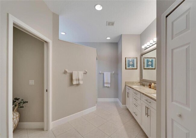 Building Photo - 224 Silver Falls Dr