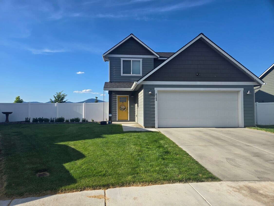 Foto principal - Modern 3-Bedroom Home in Pradera – Post Fa...