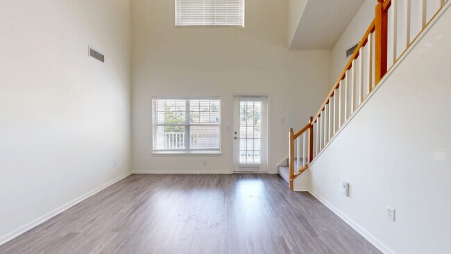 Interior Photo - 14 North