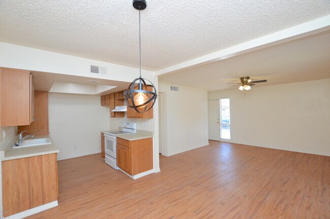 Building Photo - 3810 N Maryvale Pkwy