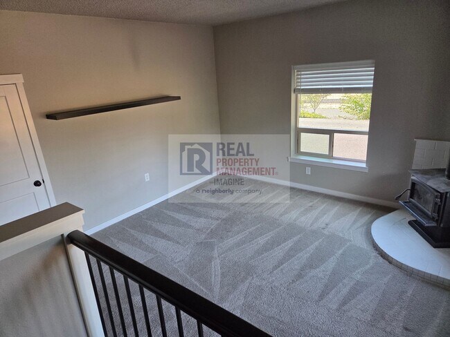 Building Photo - Recently remodeled 3 bedroom, 2.5 bath home