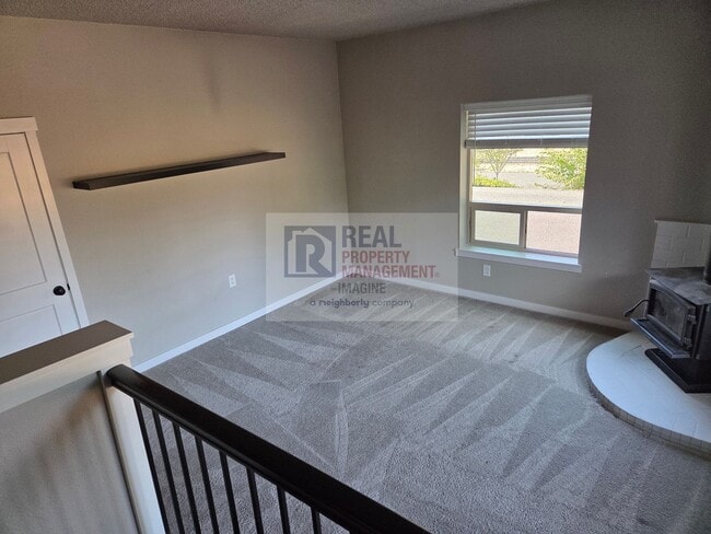 Foto del edificio - Recently remodeled 3 bedroom, 2.5 bath home